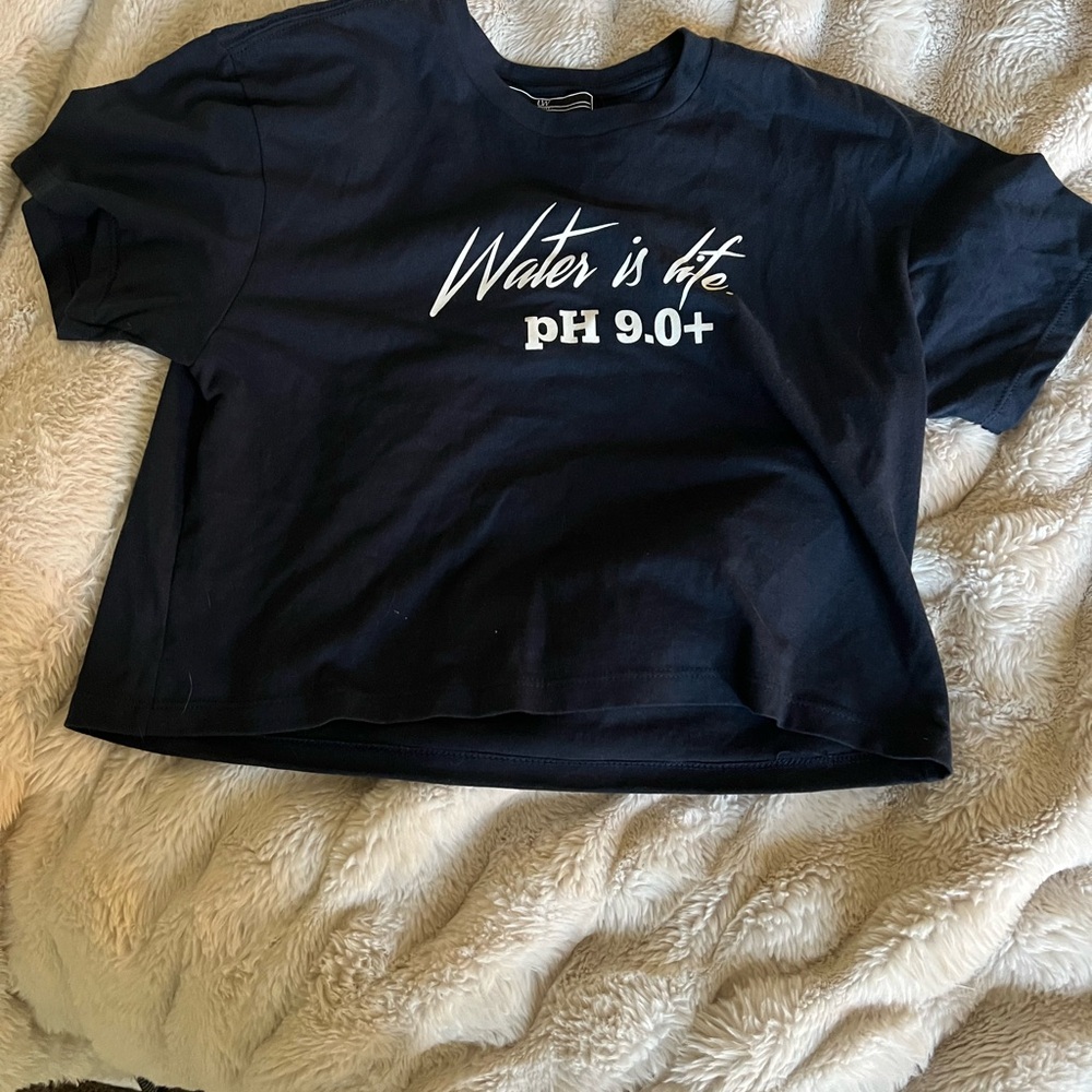 urban water crop tee